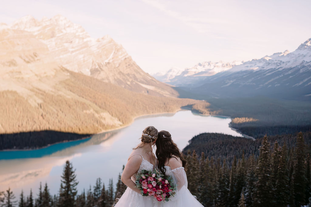 brides look out over peyto lake